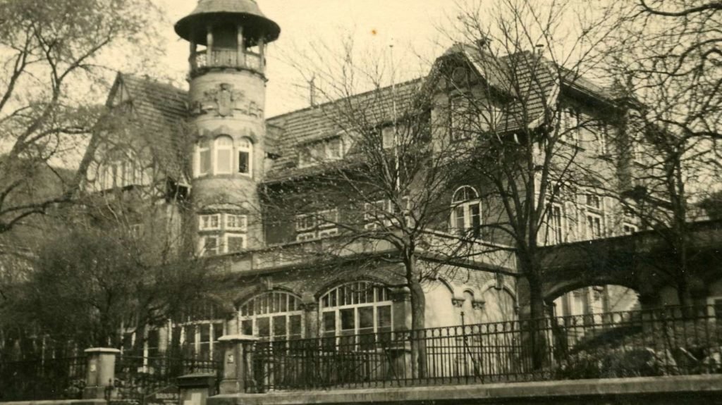 Le bâtiment de la première école Waldorf à Stuttgart.